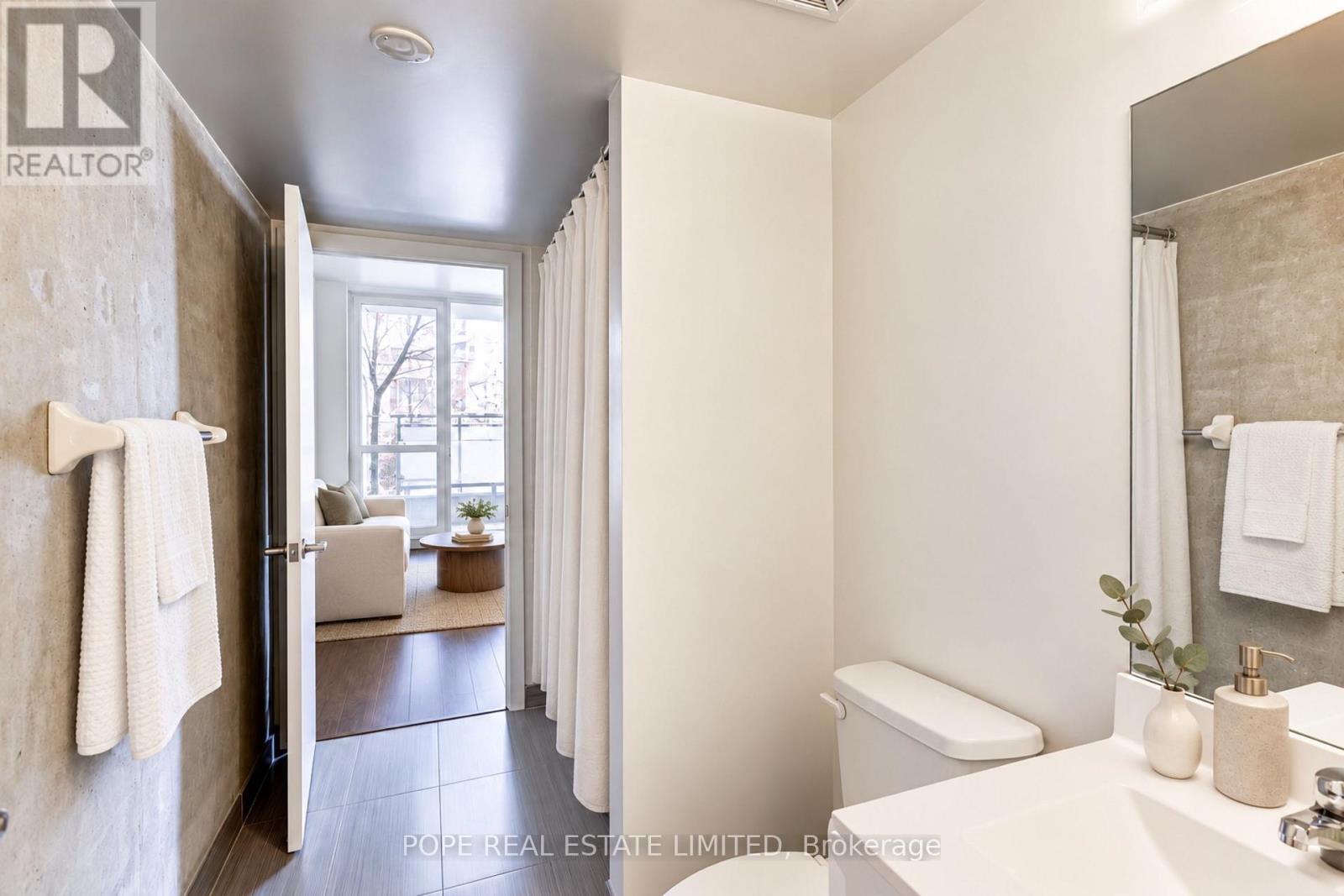 38 Joe Shuster Way — photo 15