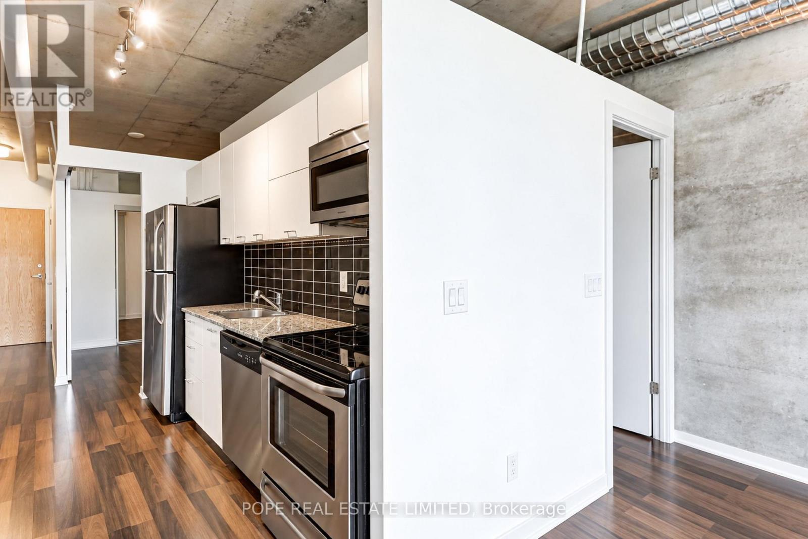 38 Joe Shuster Way — photo 25