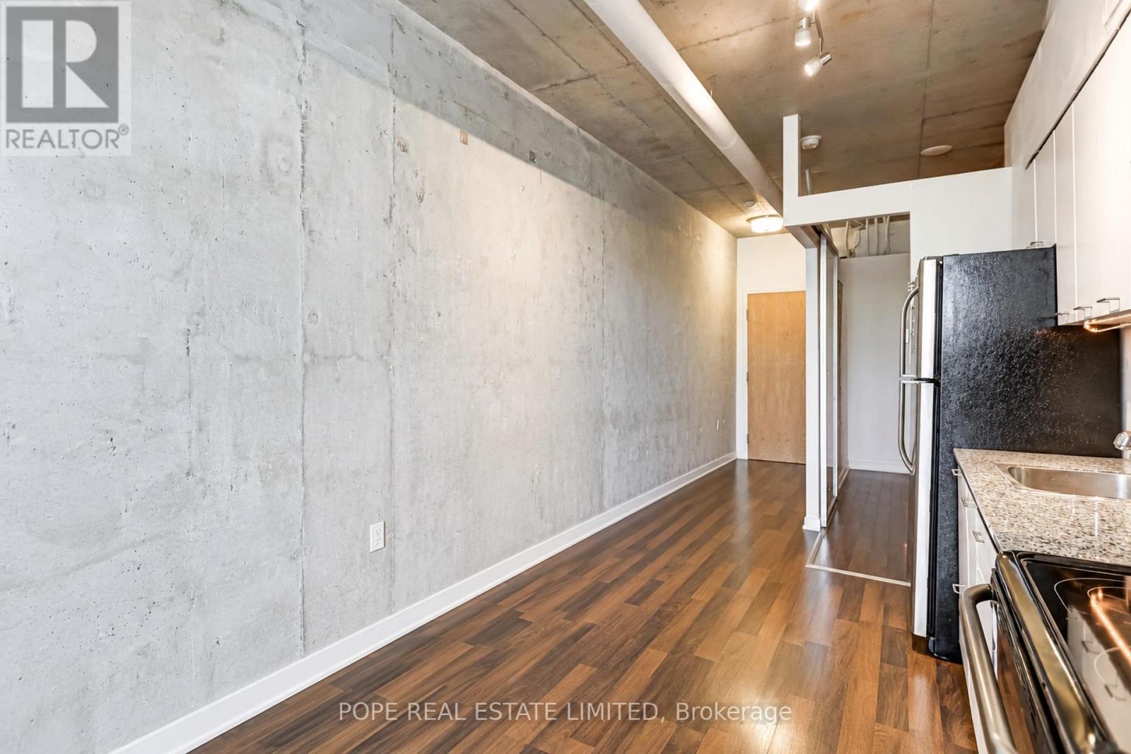 38 Joe Shuster Way — photo 26