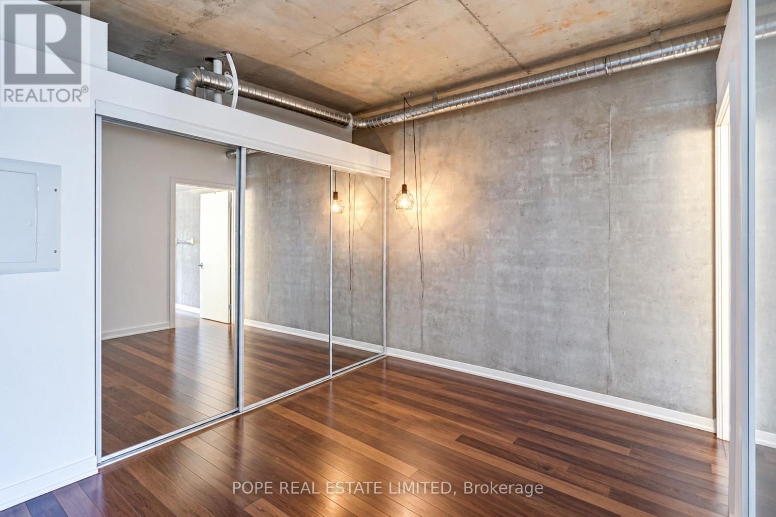 38 Joe Shuster Way — photo 32