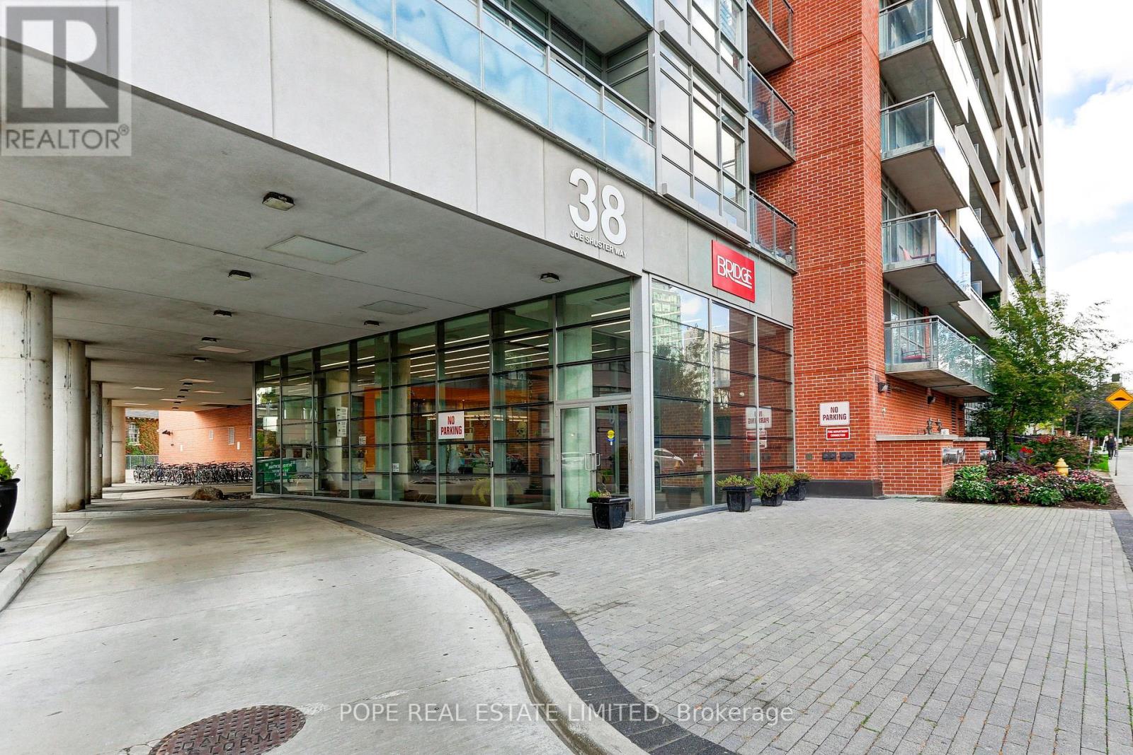 38 Joe Shuster Way — photo 34