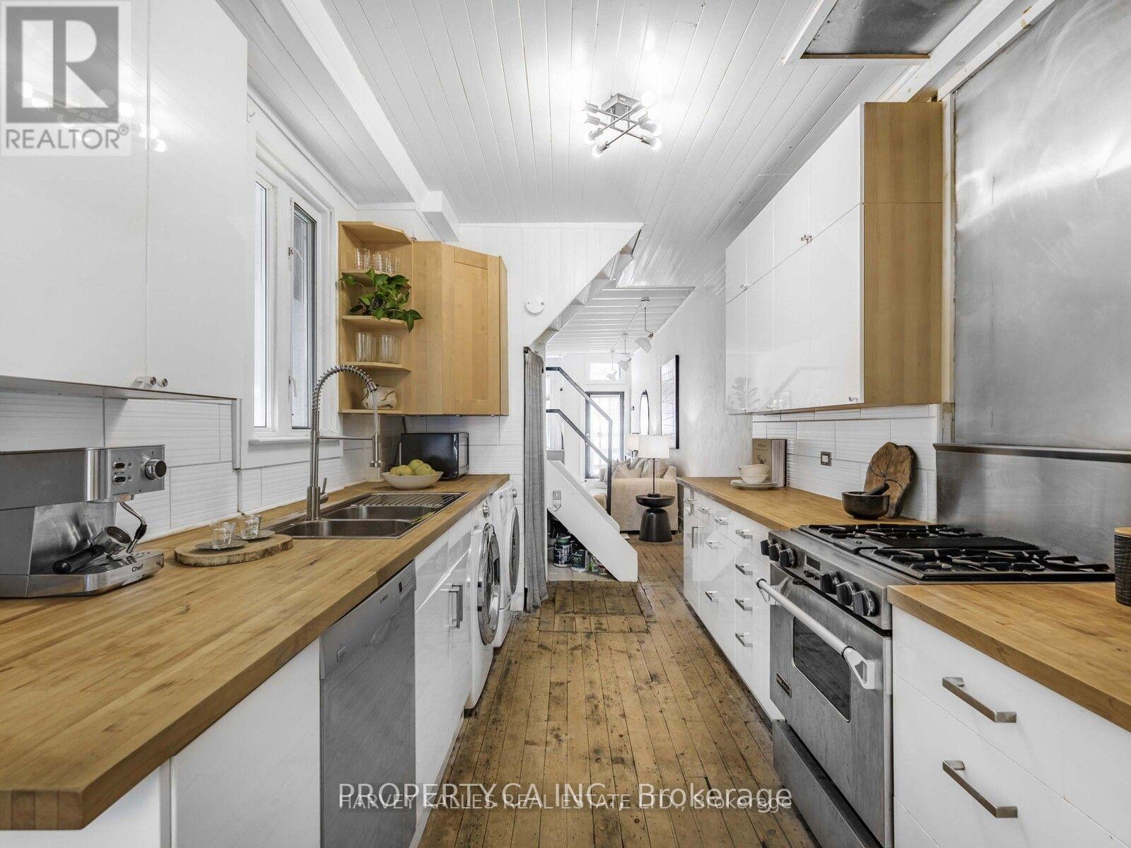 18 Saunders Avenue — photo 10