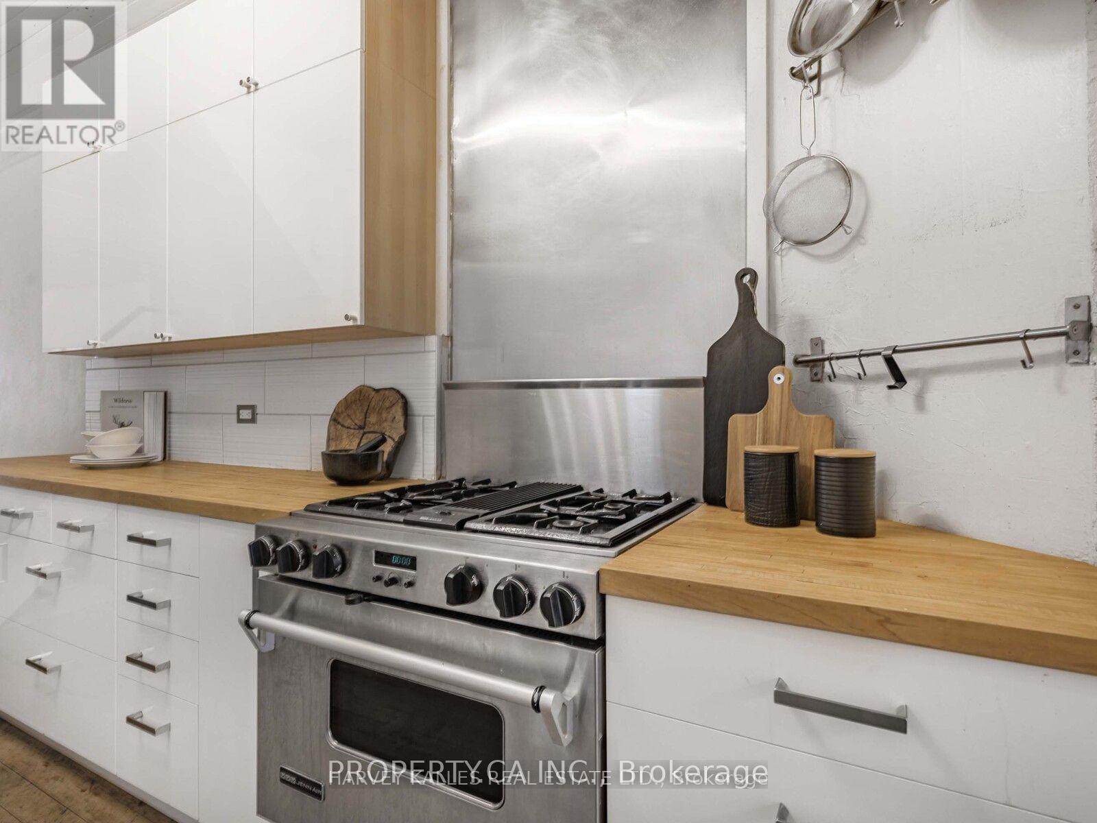 18 Saunders Avenue — photo 11