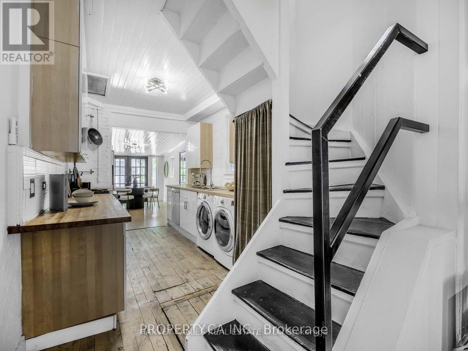 18 Saunders Avenue — photo 12