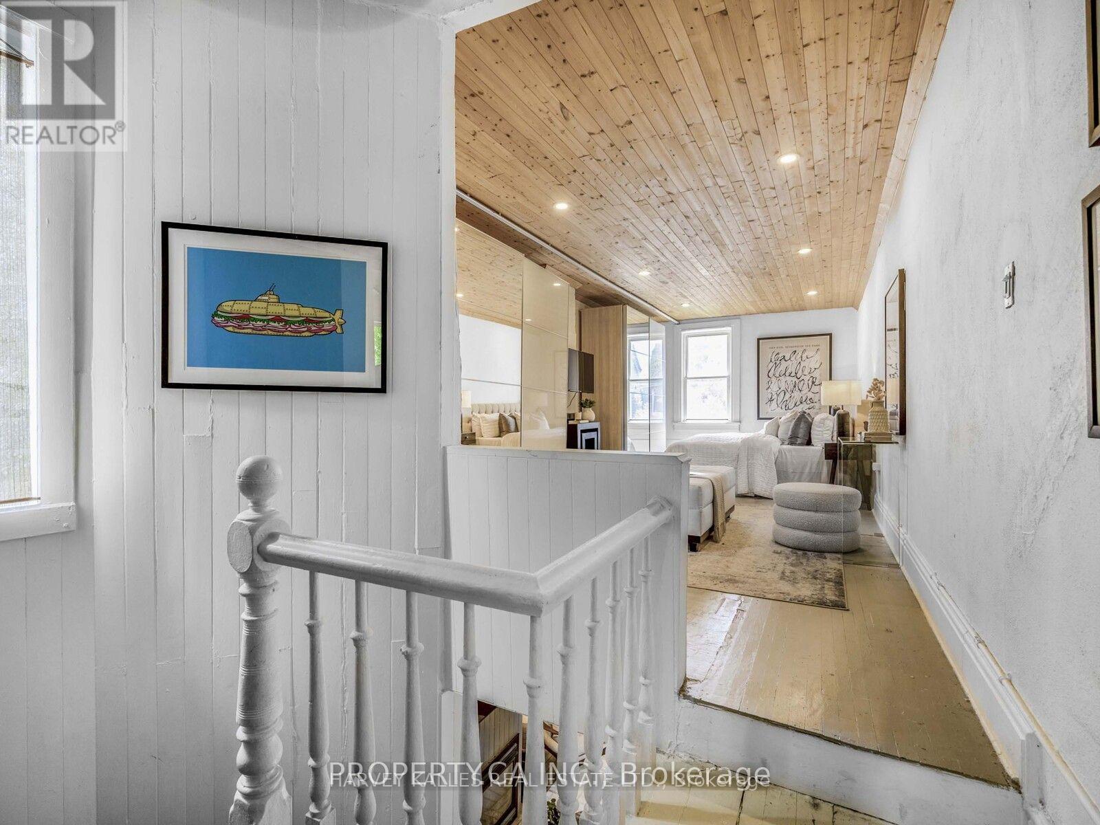 18 Saunders Avenue — photo 13