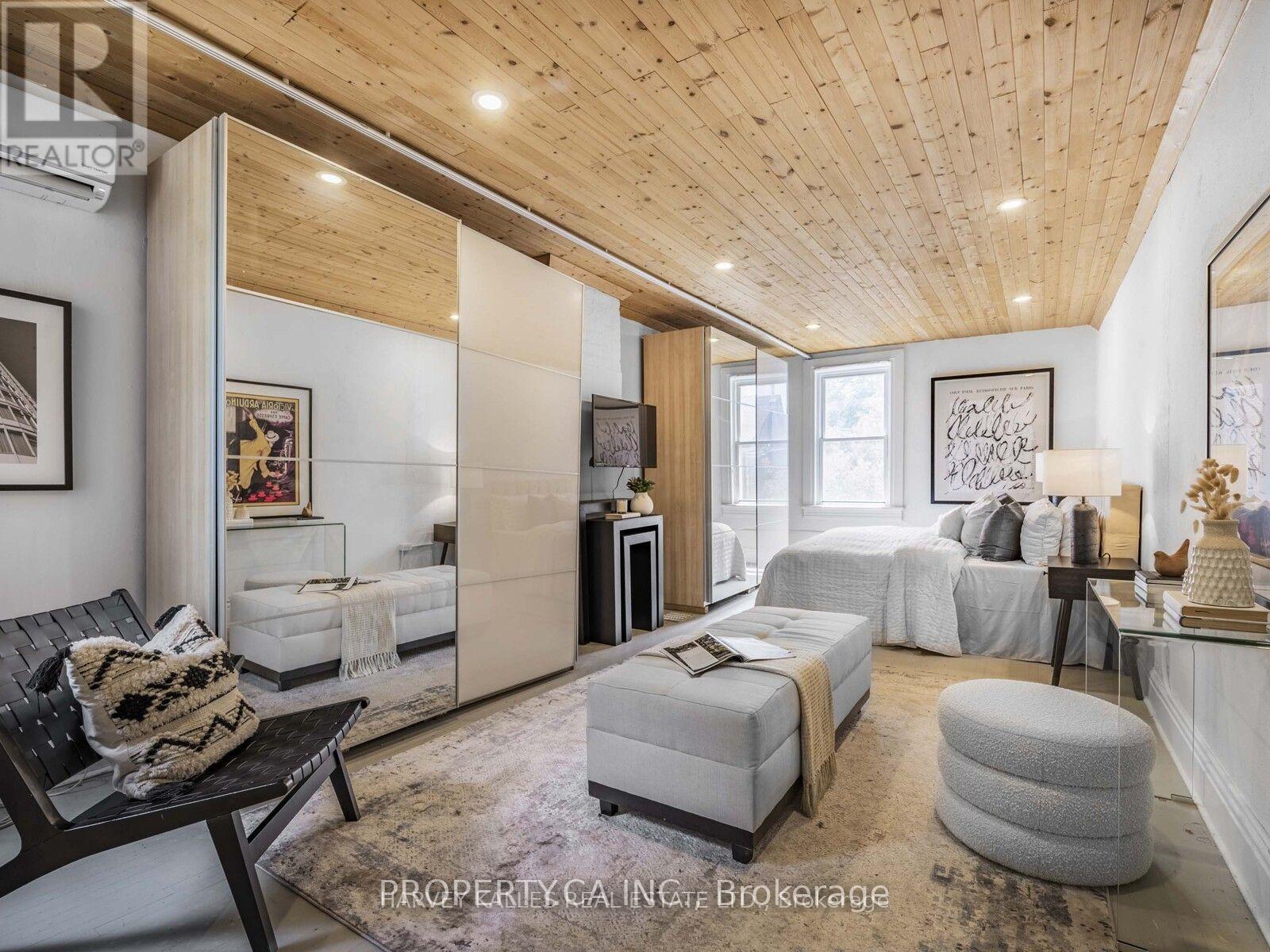 18 Saunders Avenue — photo 14