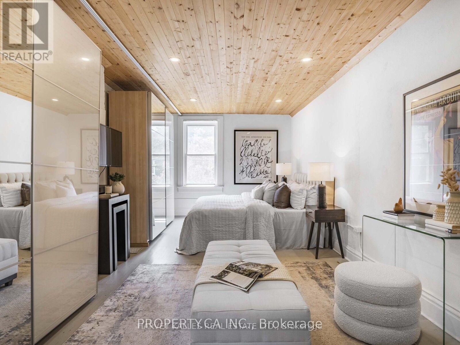 18 Saunders Avenue — photo 15