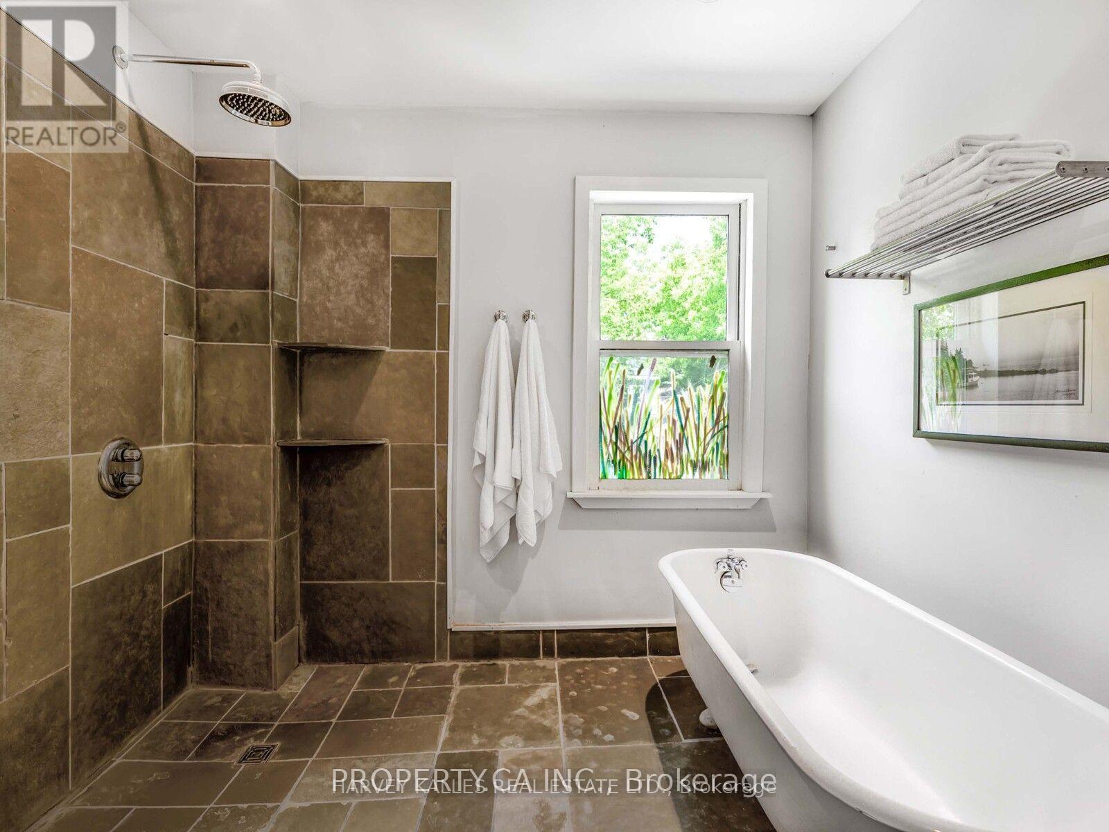 18 Saunders Avenue — photo 21