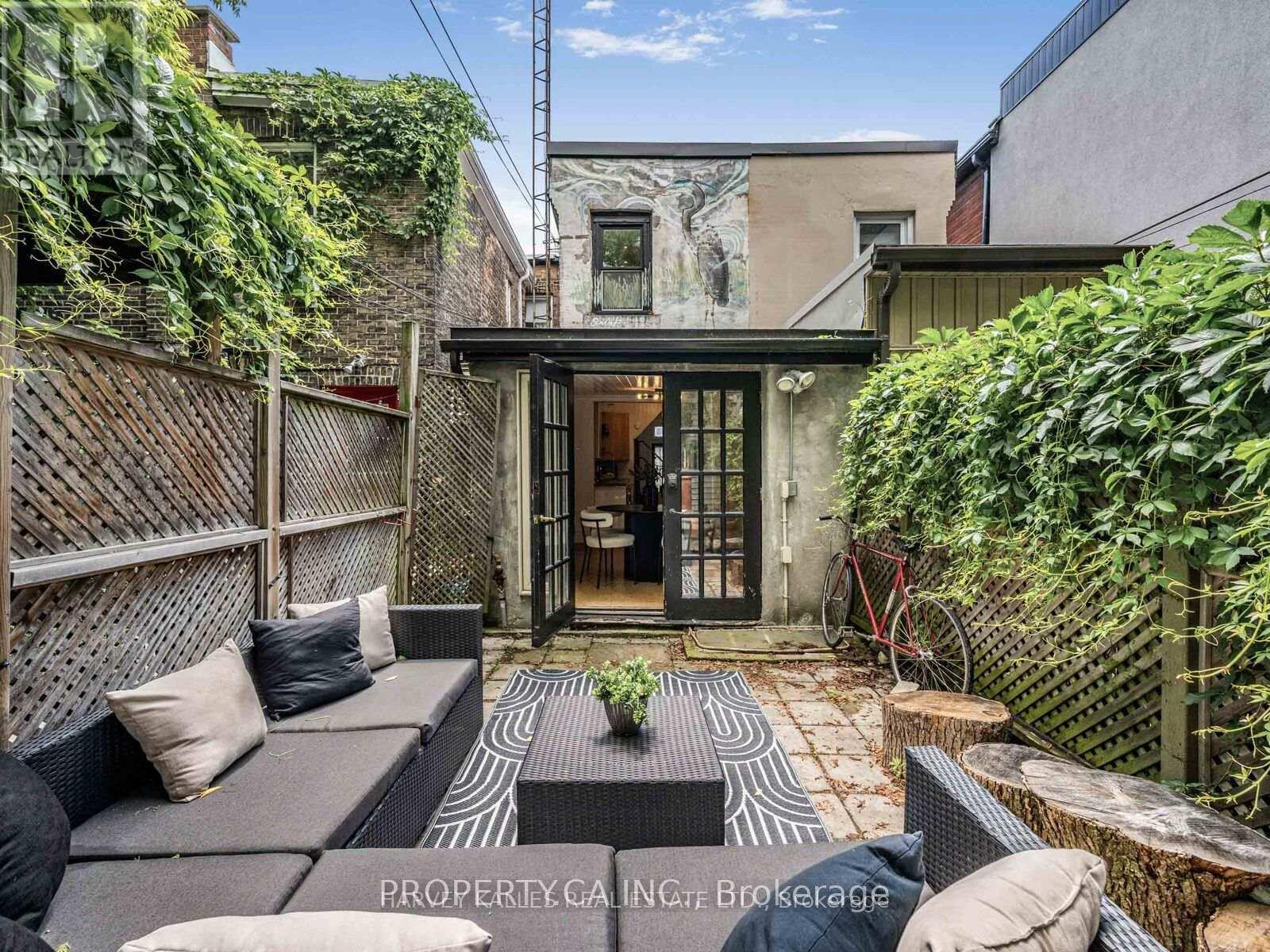 18 Saunders Avenue — photo 23