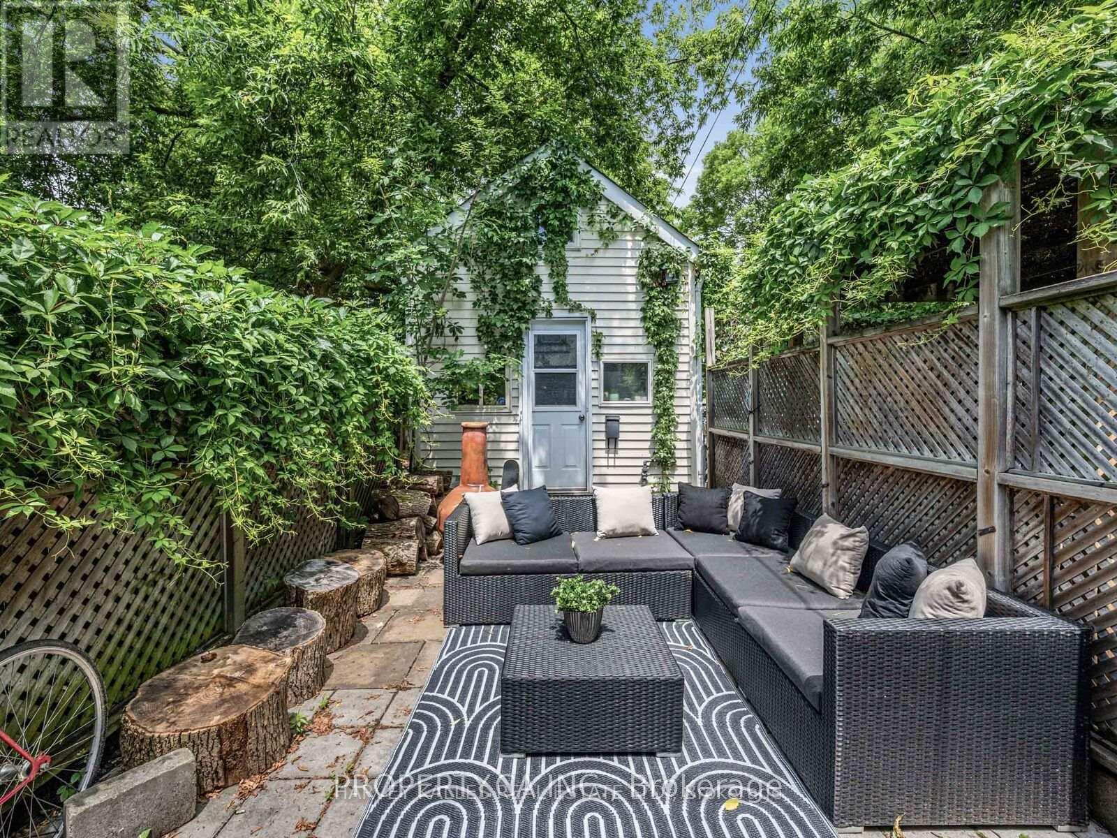 18 Saunders Avenue — photo 24