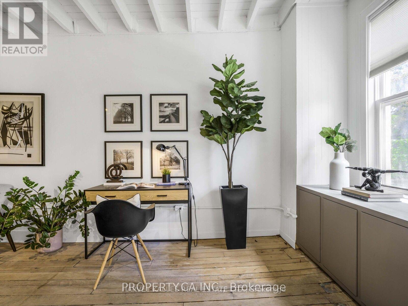 18 Saunders Avenue — photo 3
