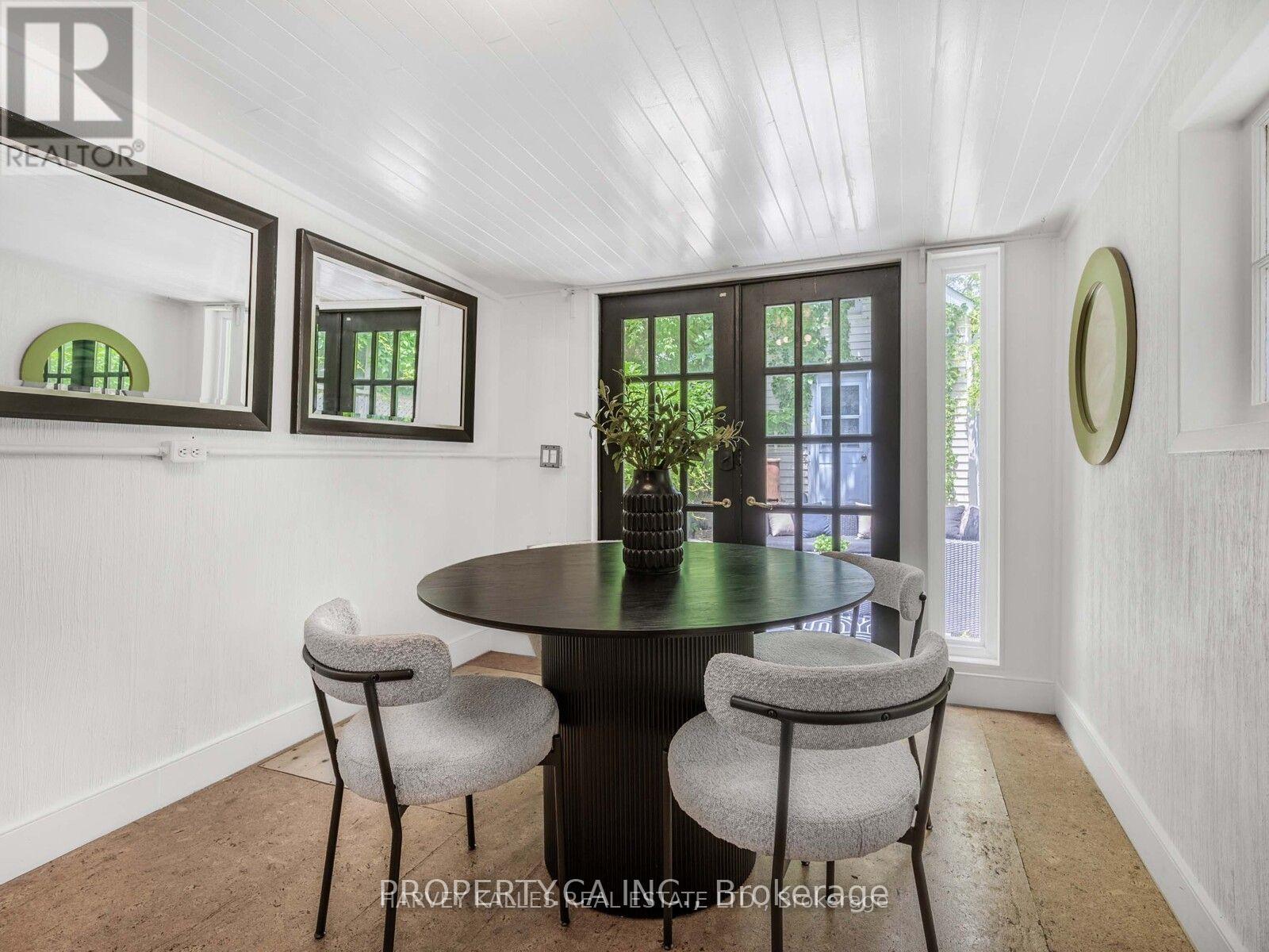 18 Saunders Avenue — photo 7