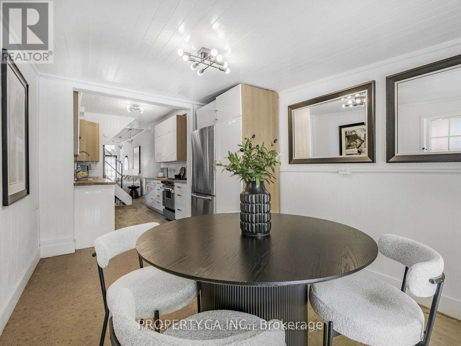 18 Saunders Avenue — photo 8