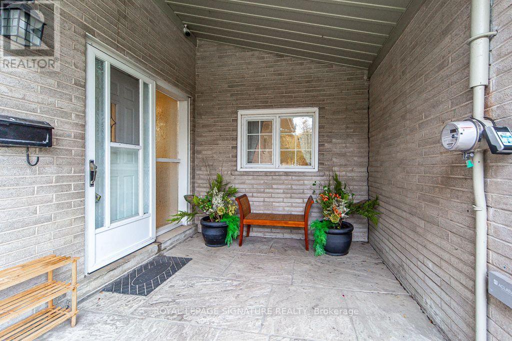 10 Beaver Bend Crescent, Toronto, ON photo 3