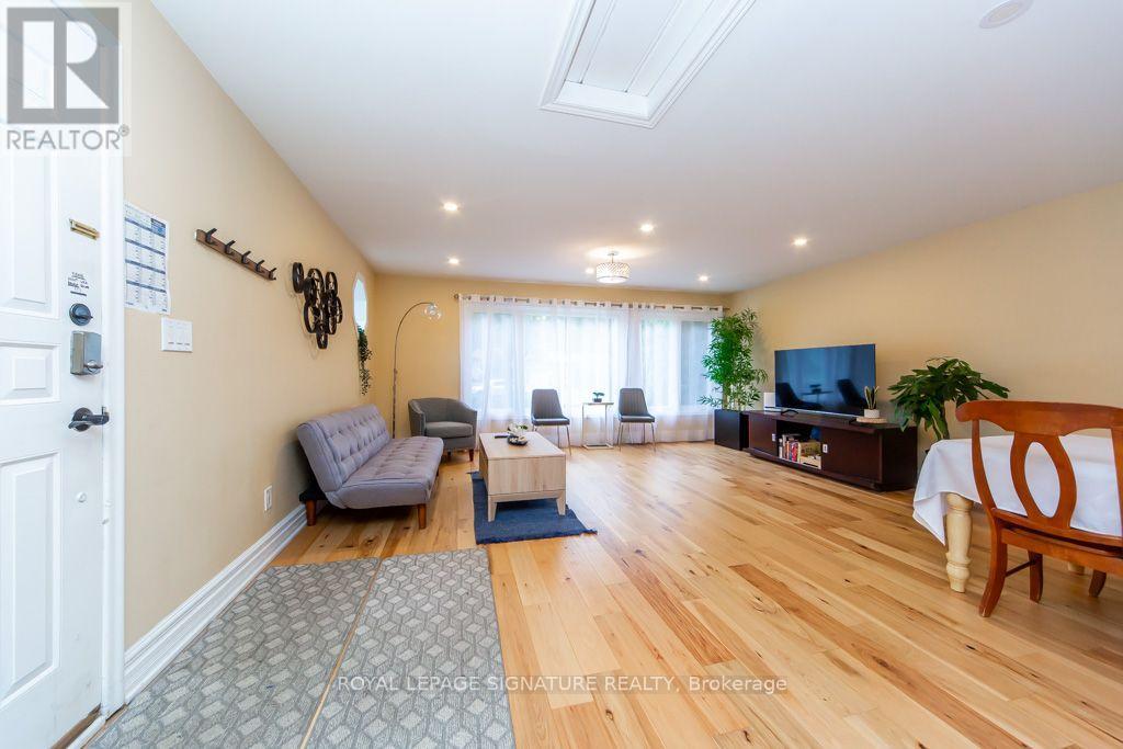 10 Beaver Bend Crescent, Toronto, ON photo 4