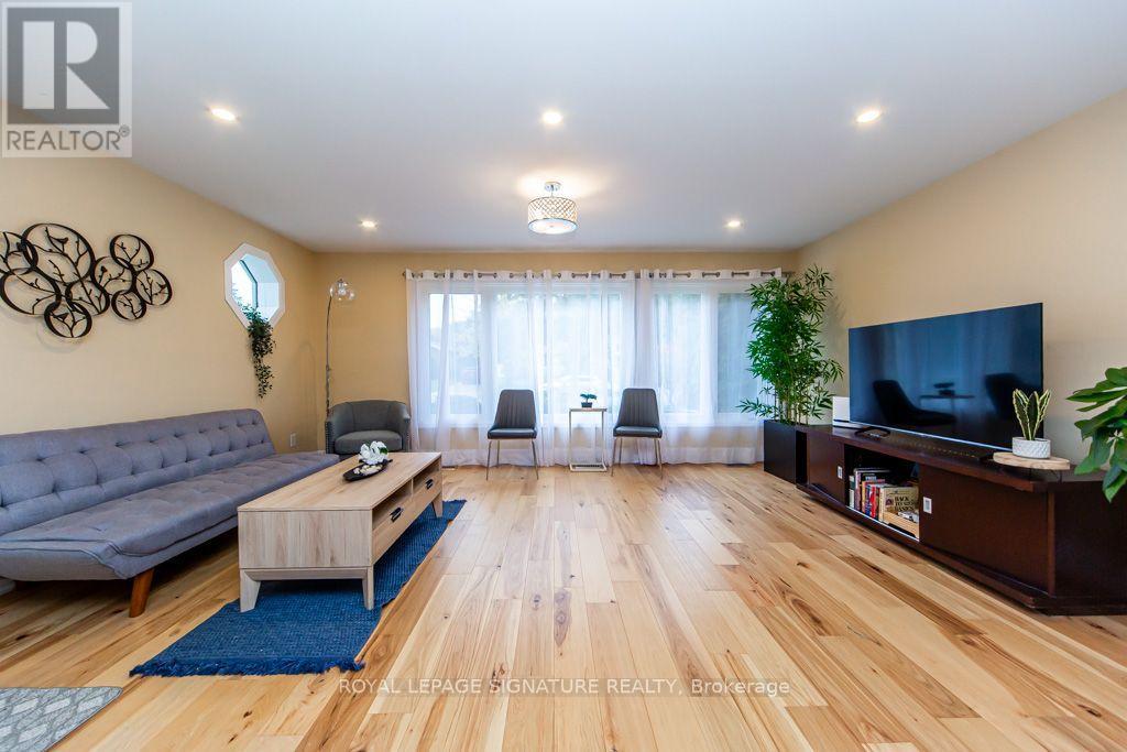 10 Beaver Bend Crescent, Toronto, ON photo 5