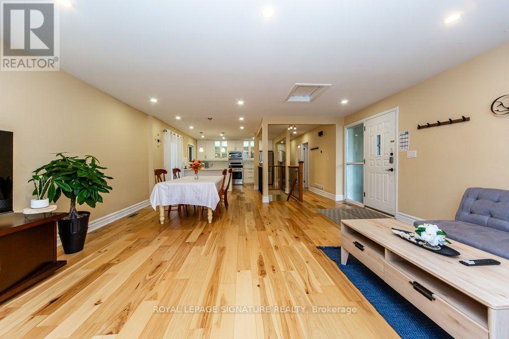 10 Beaver Bend Crescent, Toronto, ON photo 6
