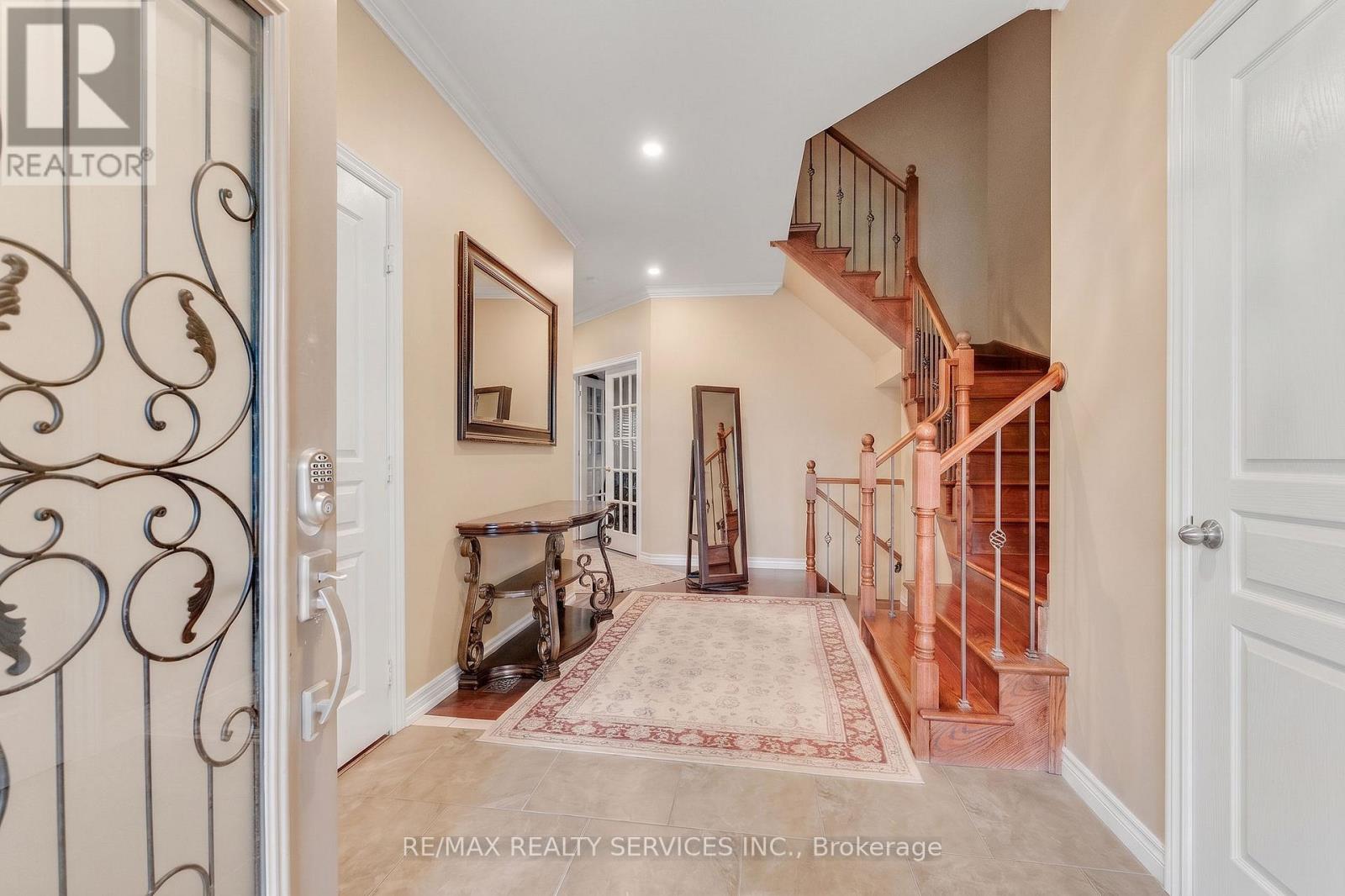 16 Sistine Court — photo 4