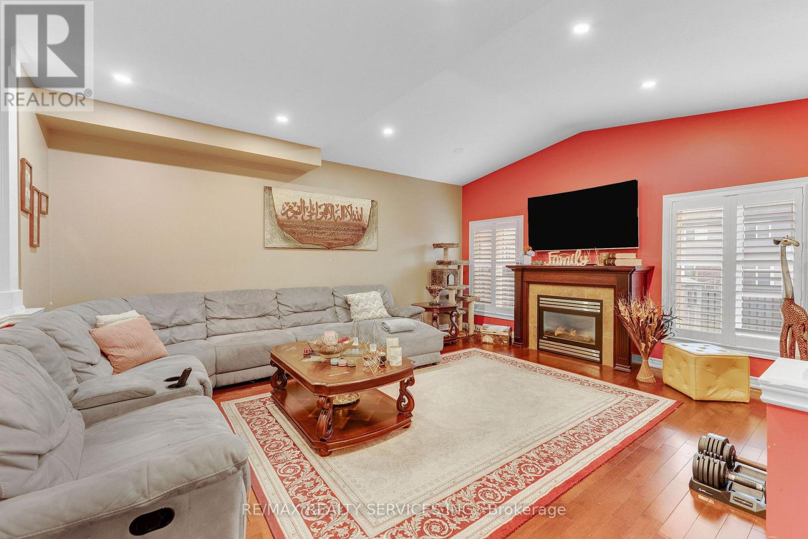 16 SISTINE COURT - 5