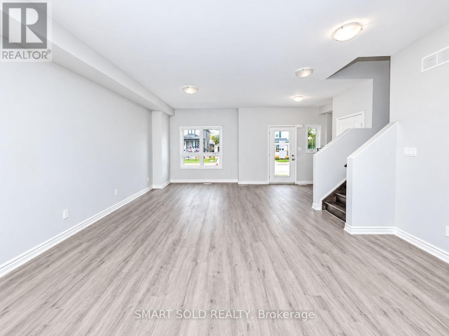 19 Perenack Avenue, Welland, ON photo 2