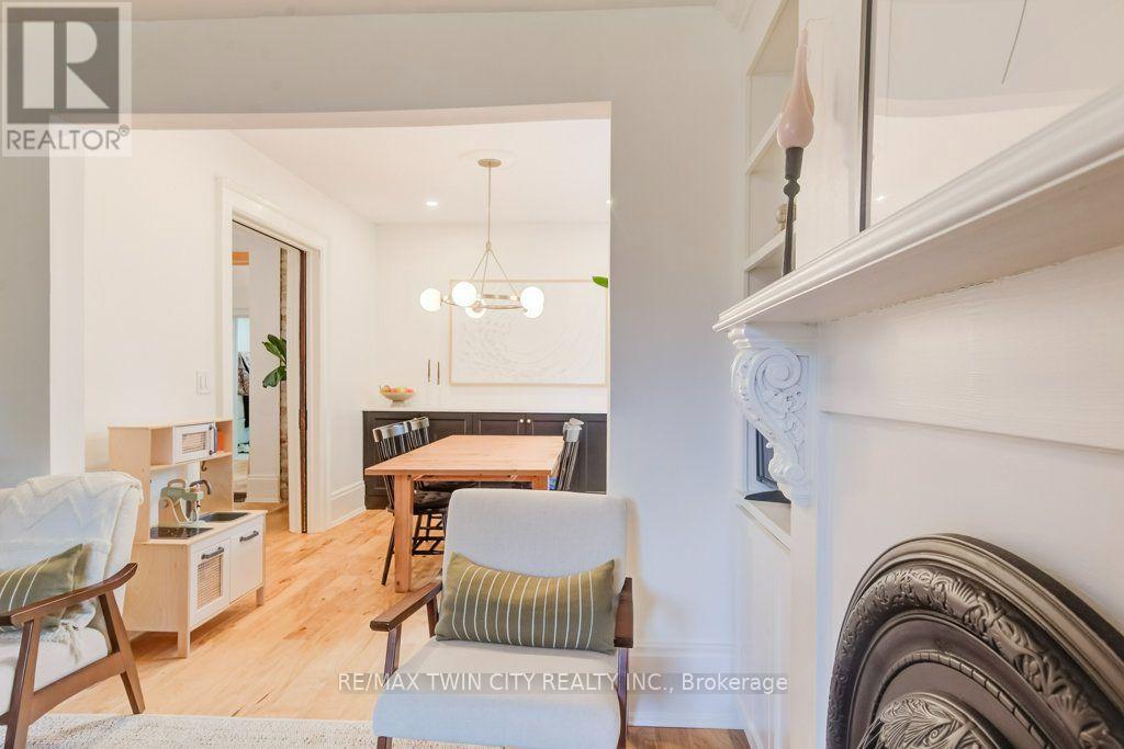 22 Whitney Place, Kitchener, ON photo 12