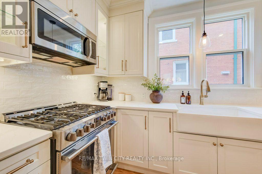 22 Whitney Place, Kitchener, ON photo 18