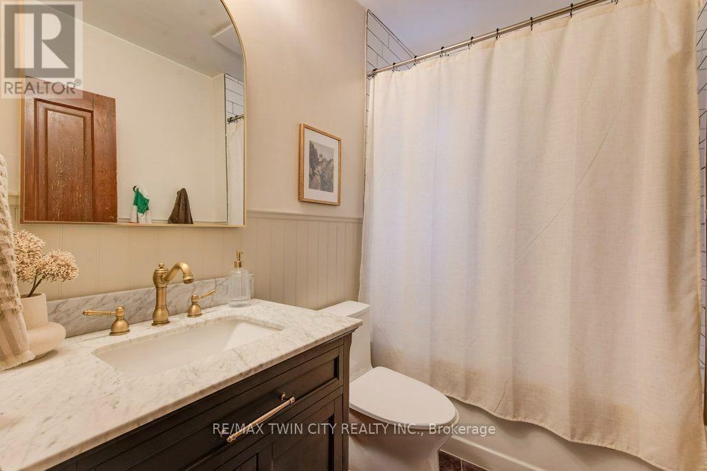 22 Whitney Place, Kitchener, ON photo 36