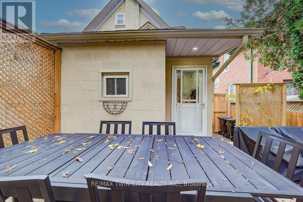 22 Whitney Place, Kitchener, ON photo 40