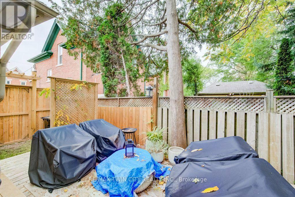 22 Whitney Place, Kitchener, ON photo 41