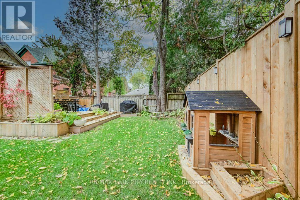 22 Whitney Place, Kitchener, ON photo 46