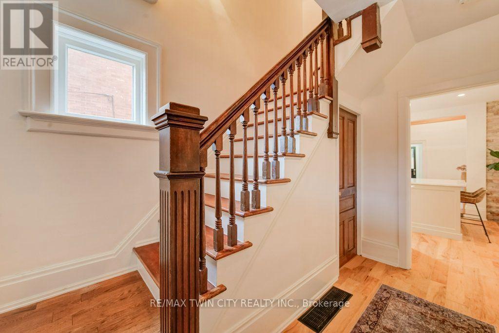 22 Whitney Place, Kitchener, ON photo 6