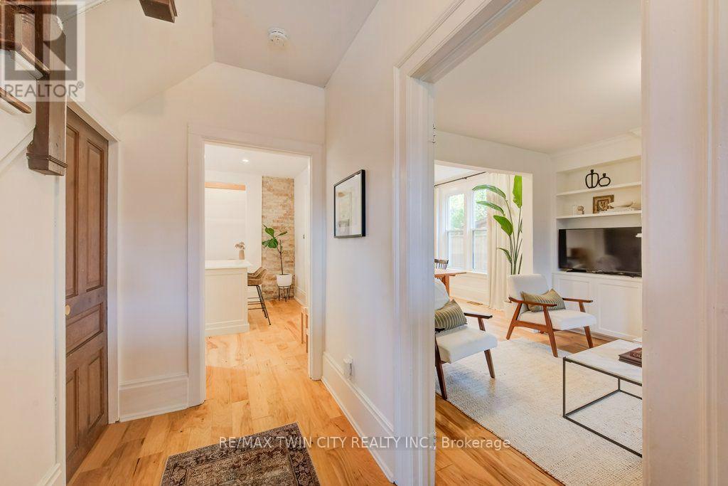 22 Whitney Place, Kitchener, ON photo 7