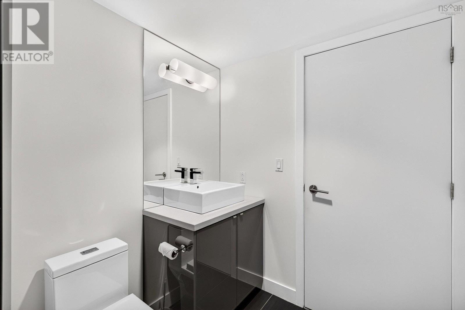 #522 1065 Barrington Street - 26
