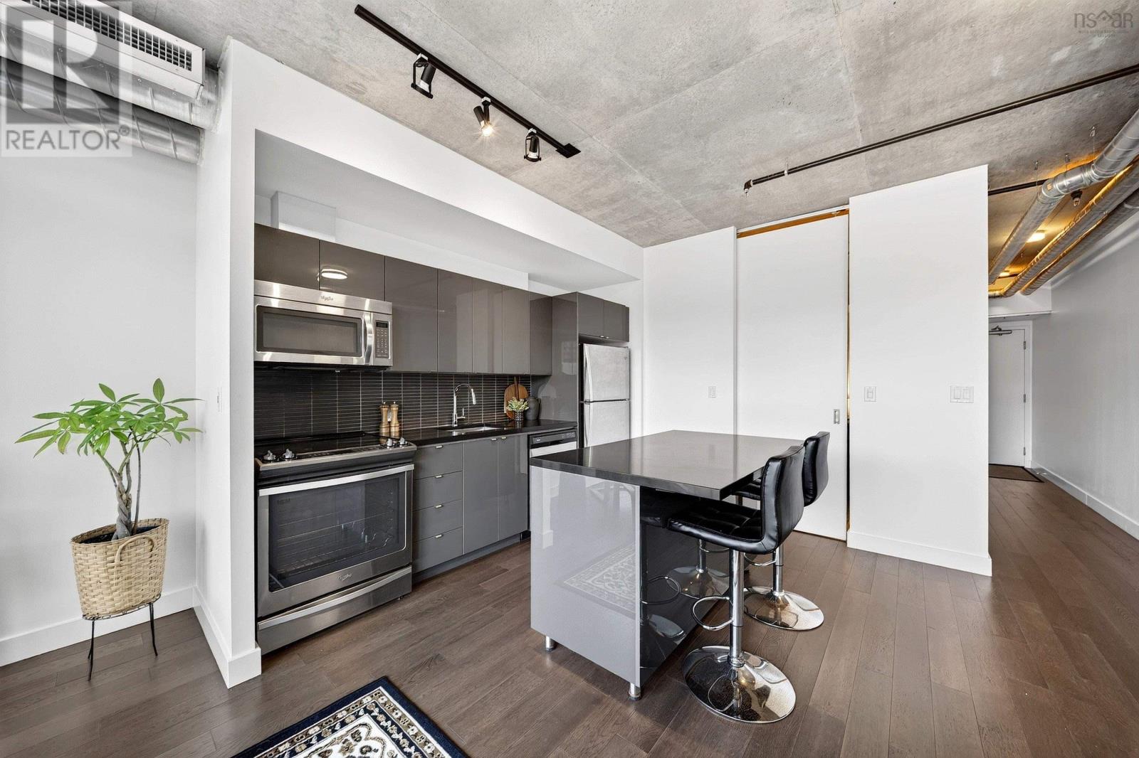 #522 1065 Barrington Street - 10