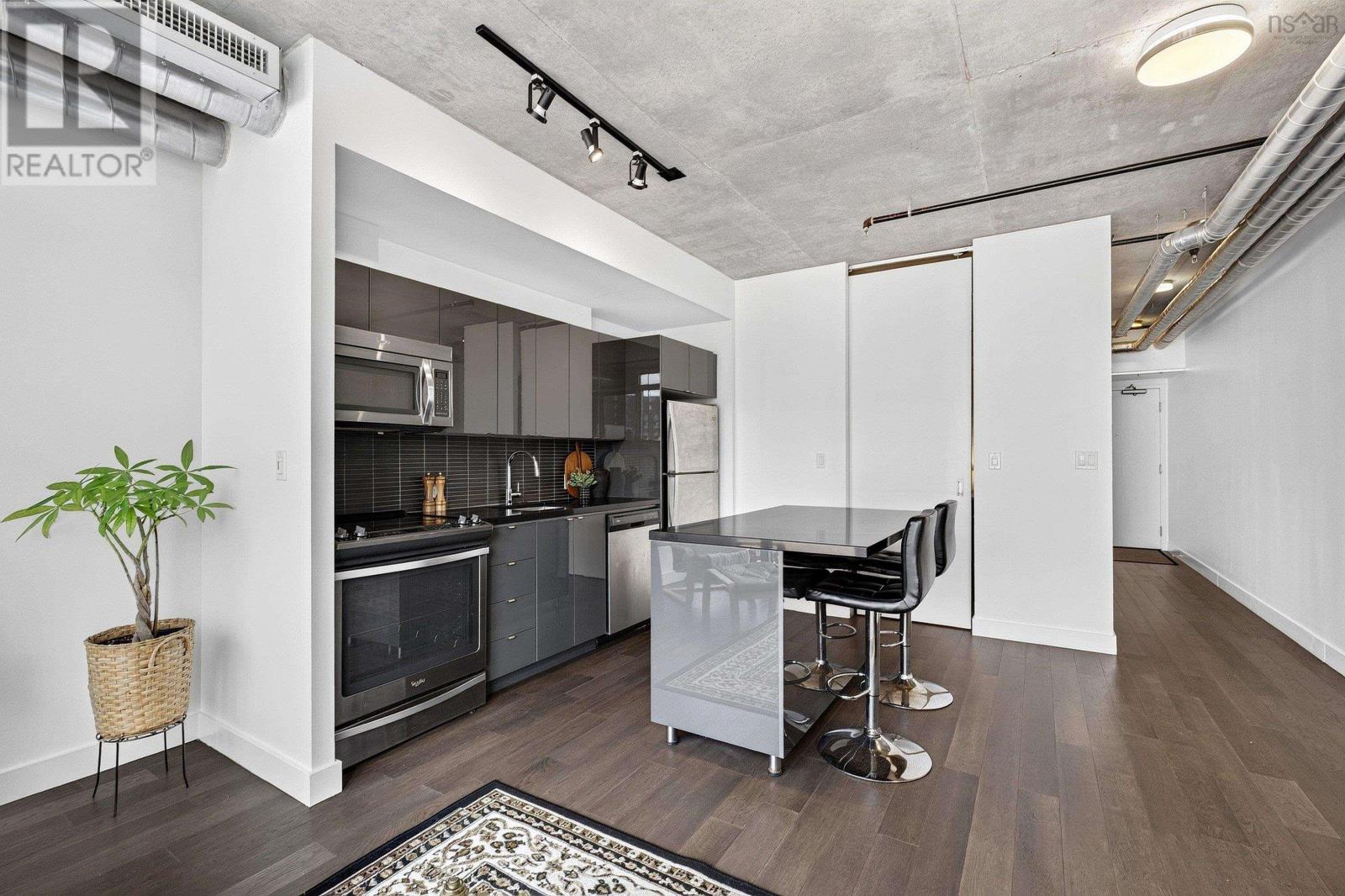 #522 1065 Barrington Street - 9