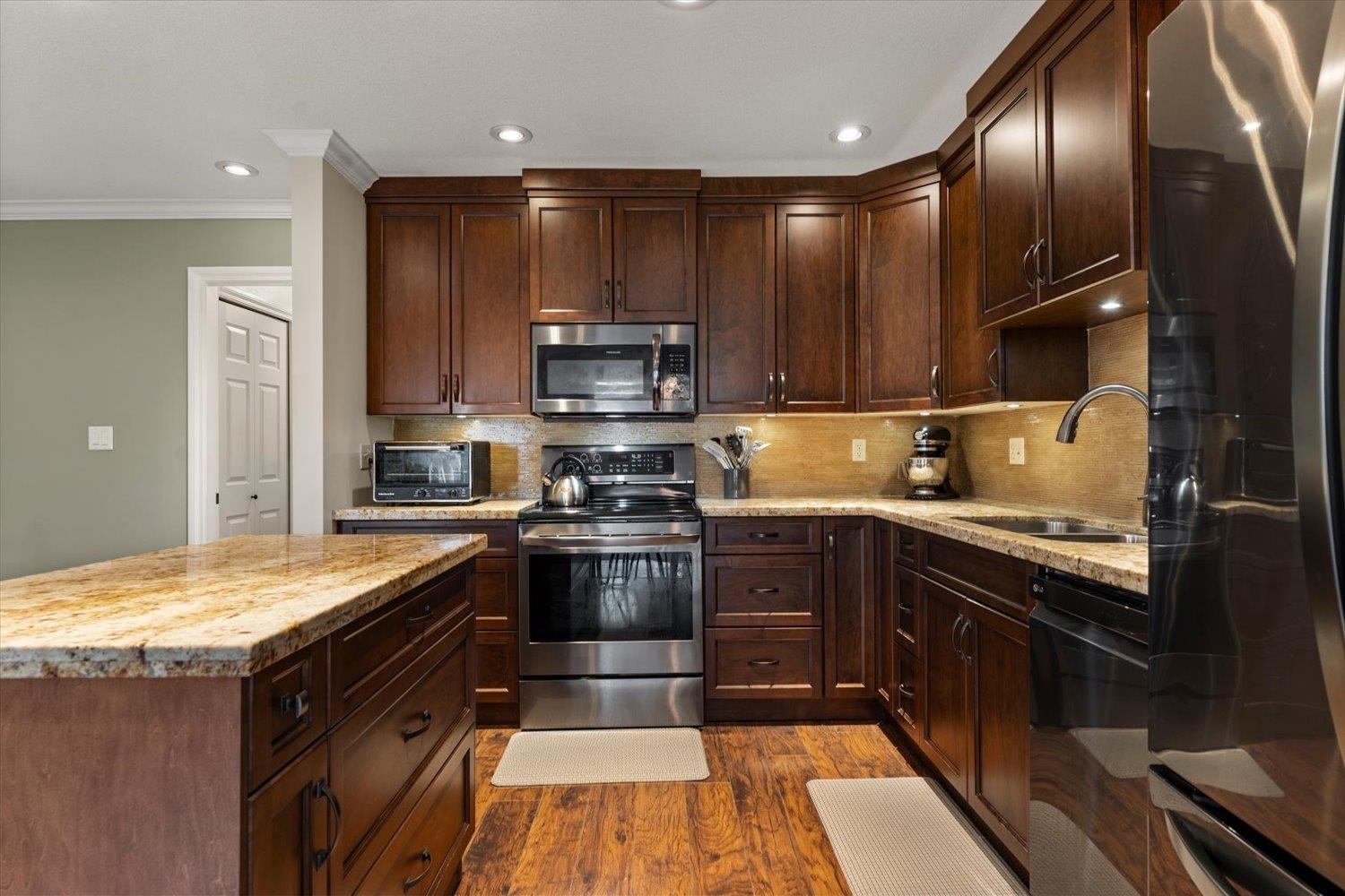 2 Bed, 2 Bath House for Sale in Abbotsford – 5 32925 GEORGE FERGUSON WAY, Abbotsford – MLS# R3175628 - Image 11