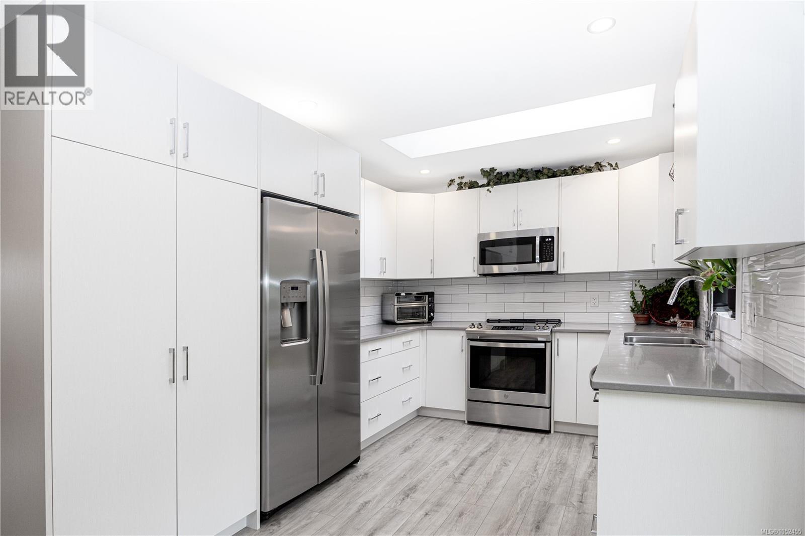 New kitchen with extra pantry cupboard, QUARTZ counters and stainless appliances