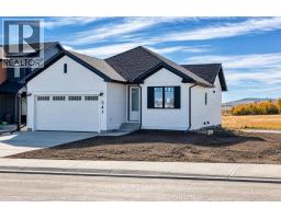 Living room - 341 Flare Avenue Sw, Diamond Valley, AB T0L2A0 Photo 7