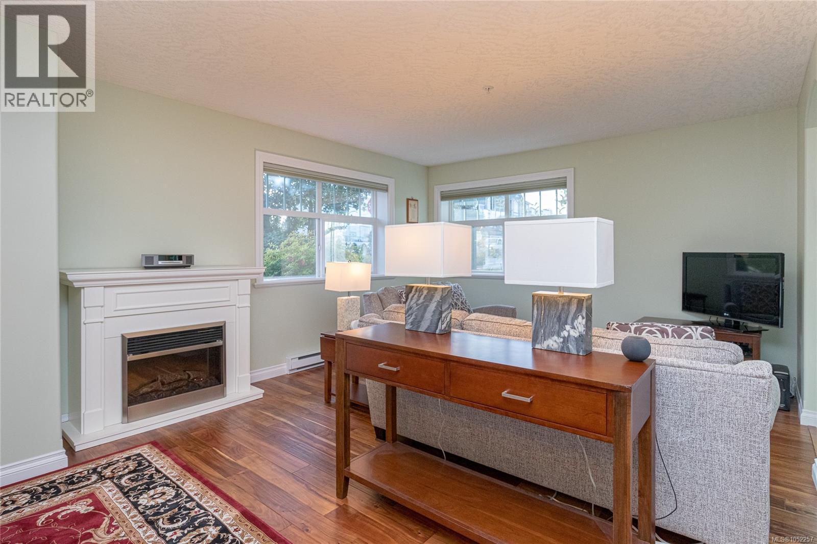 102 2318 James White Boulevard, Sidney