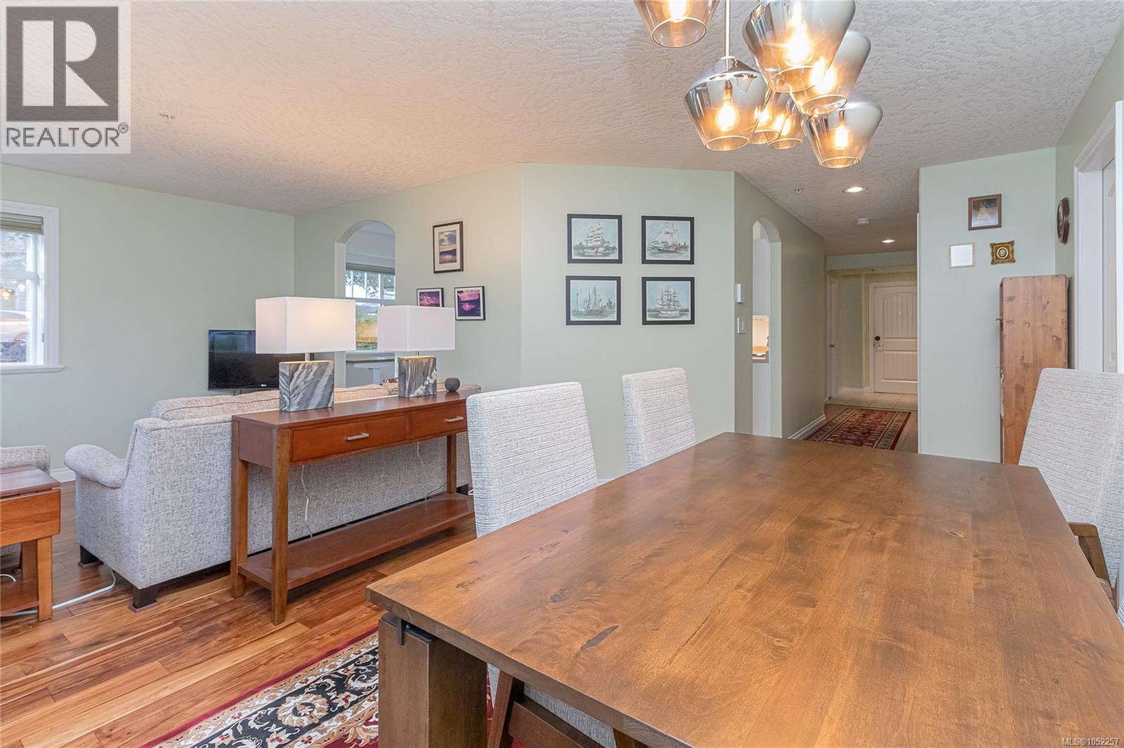 102 2318 James White Boulevard, Sidney