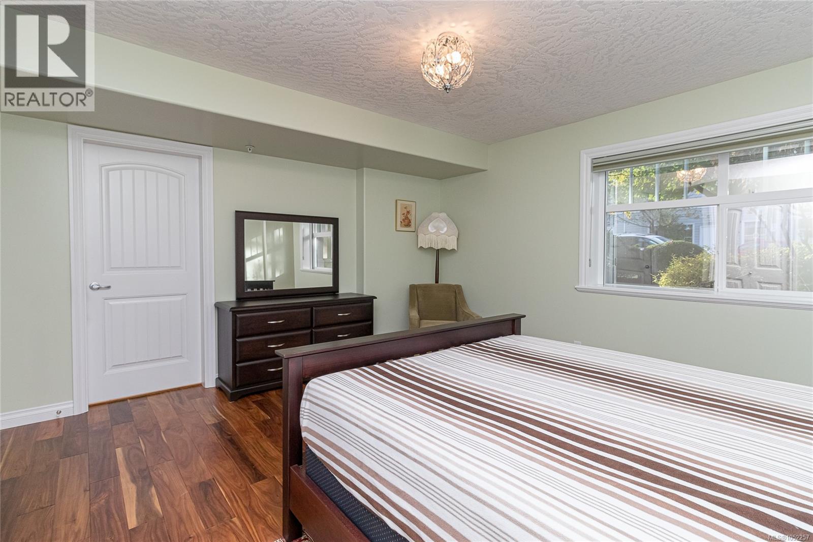 #102 2318 James White Blvd - 17