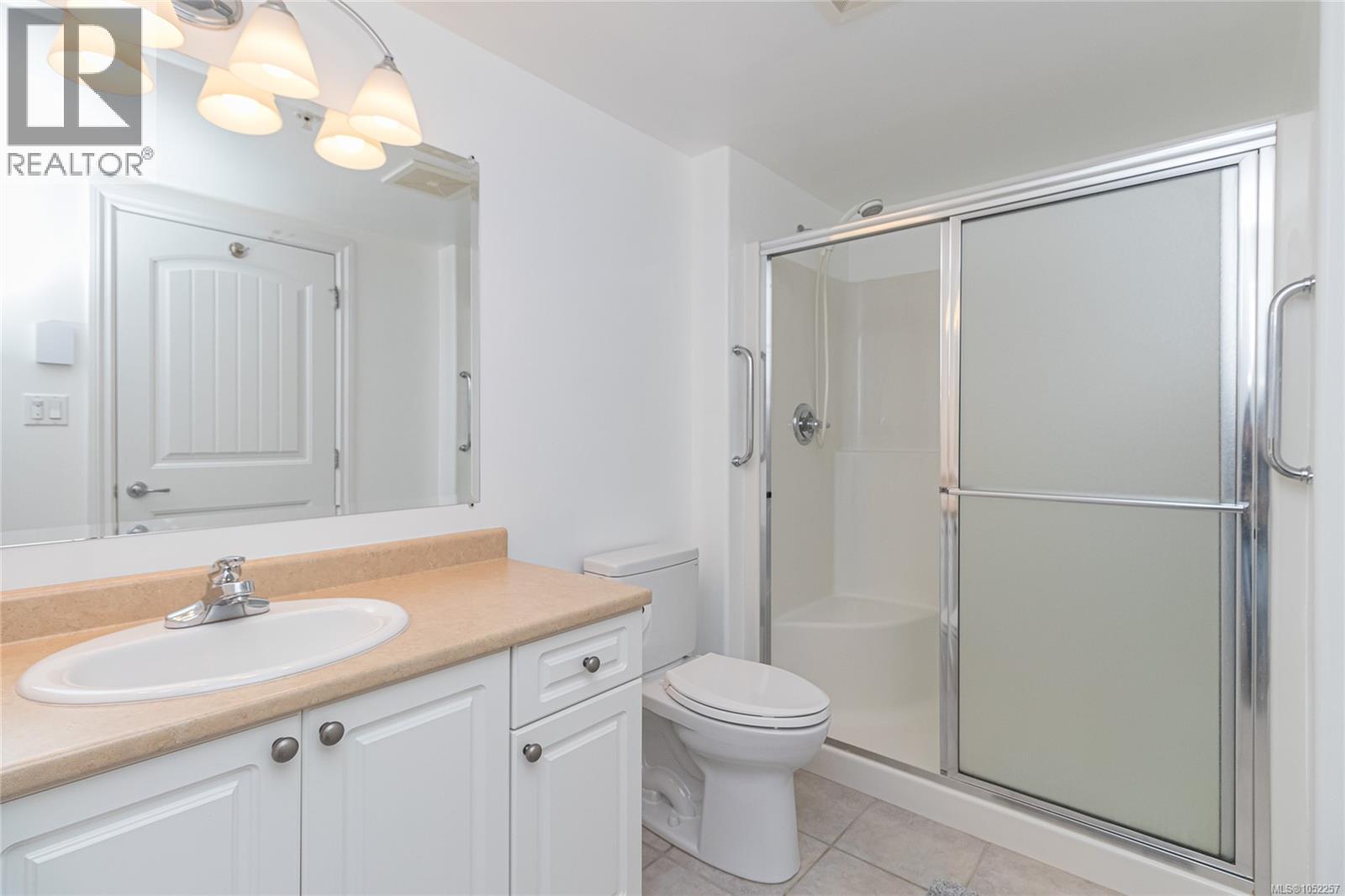 102 2318 James White Boulevard, Sidney