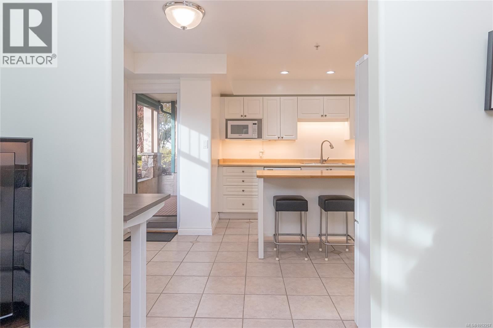 #102 2318 James White Blvd - 11