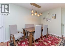 Living room - 102 2318 James White Blvd, Sidney, BC V8L1Z6 Photo 9