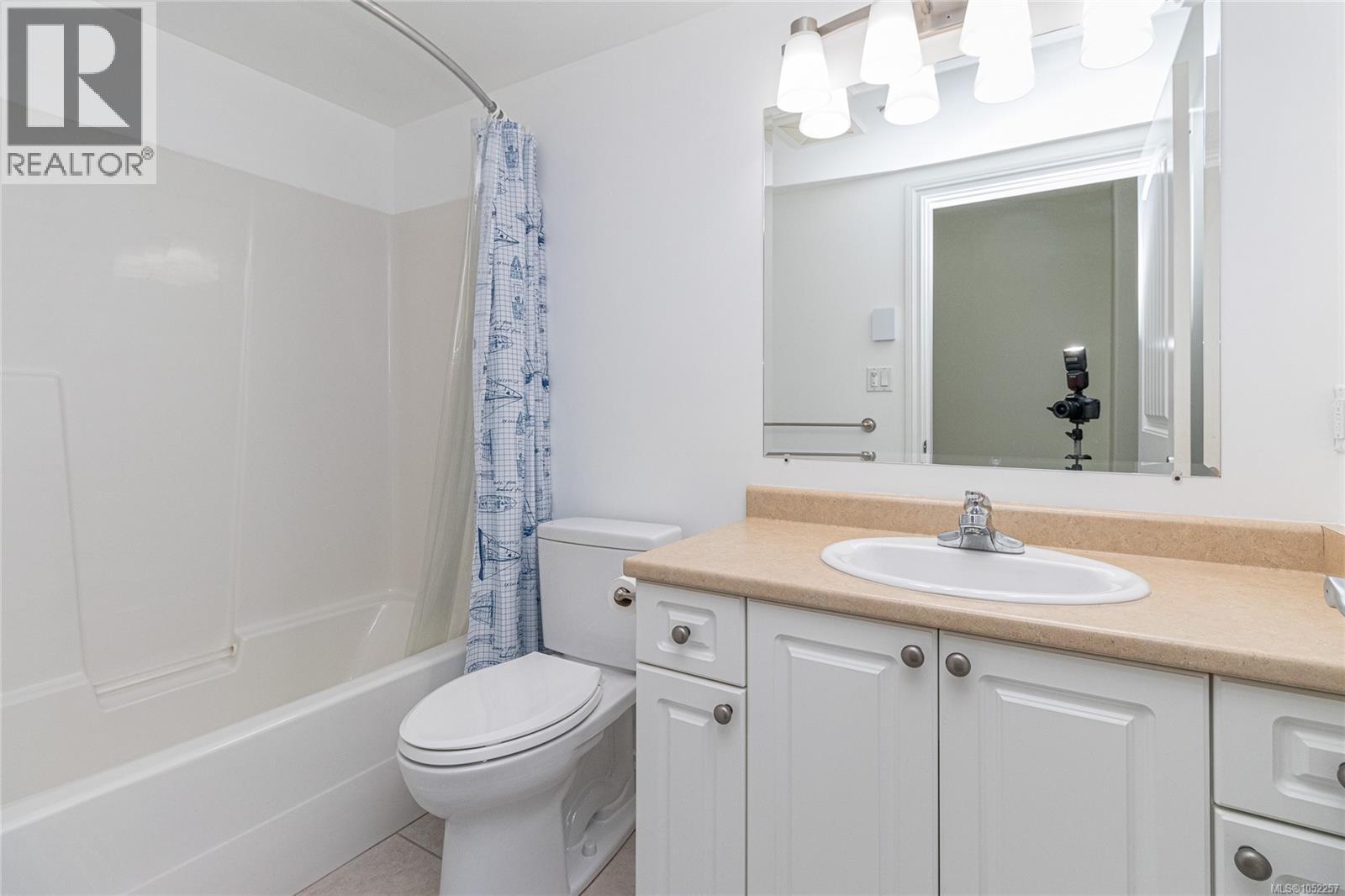 102 2318 James White Boulevard, Sidney