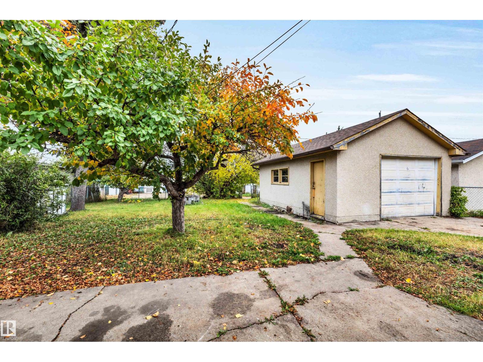 12823 94 Street NW, photo 28