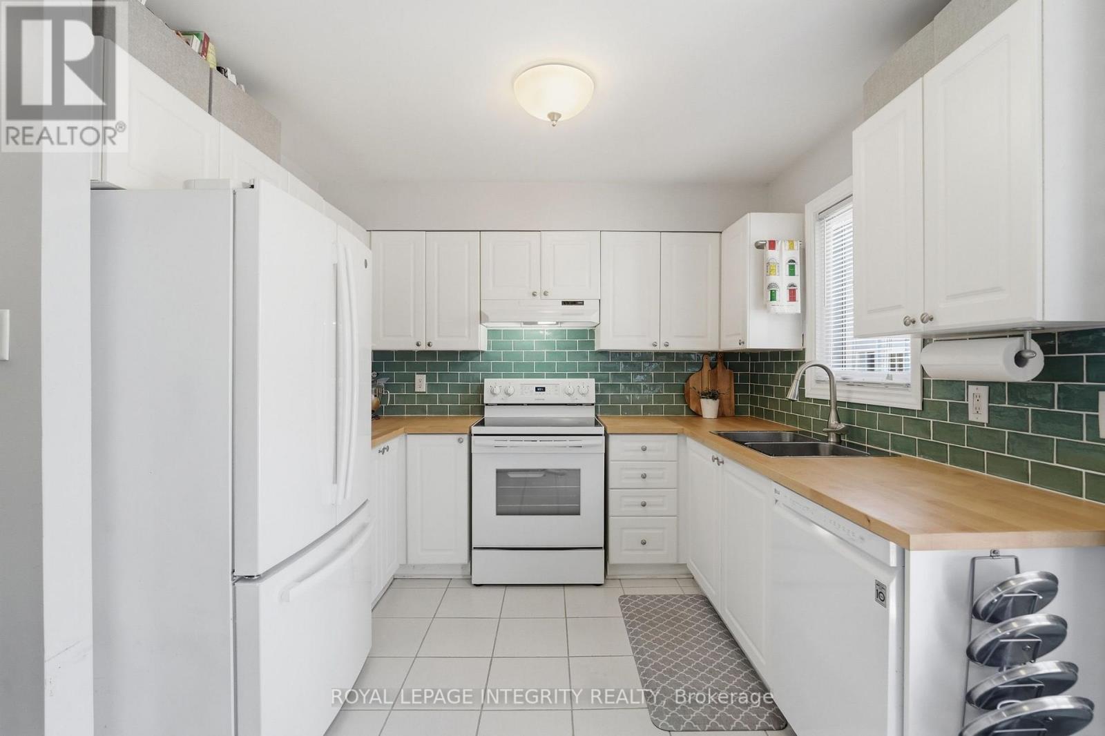 24 Yorkville Street — photo 12