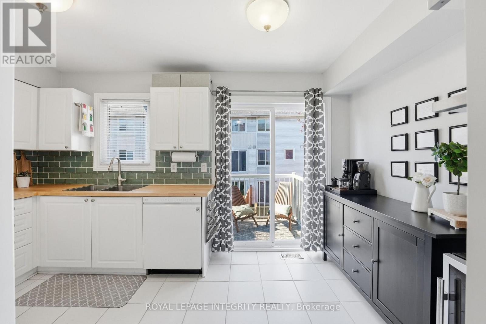 24 Yorkville Street — photo 15