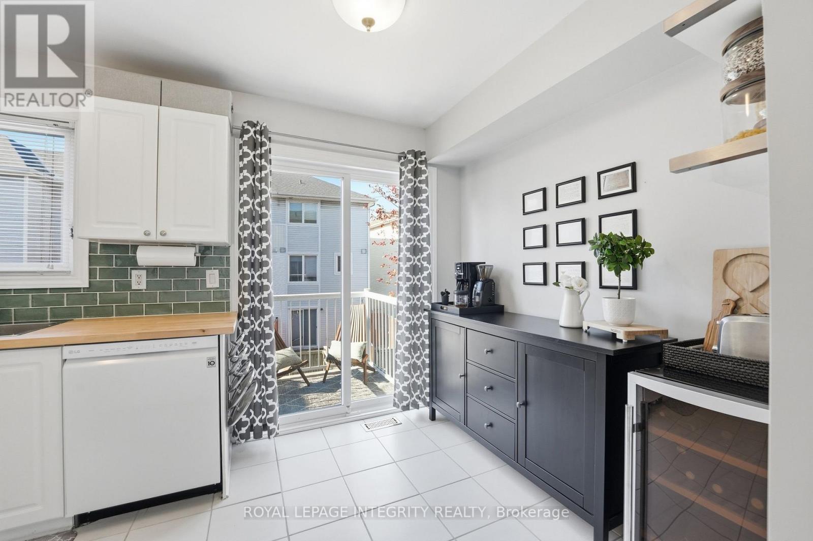 24 Yorkville Street — photo 16