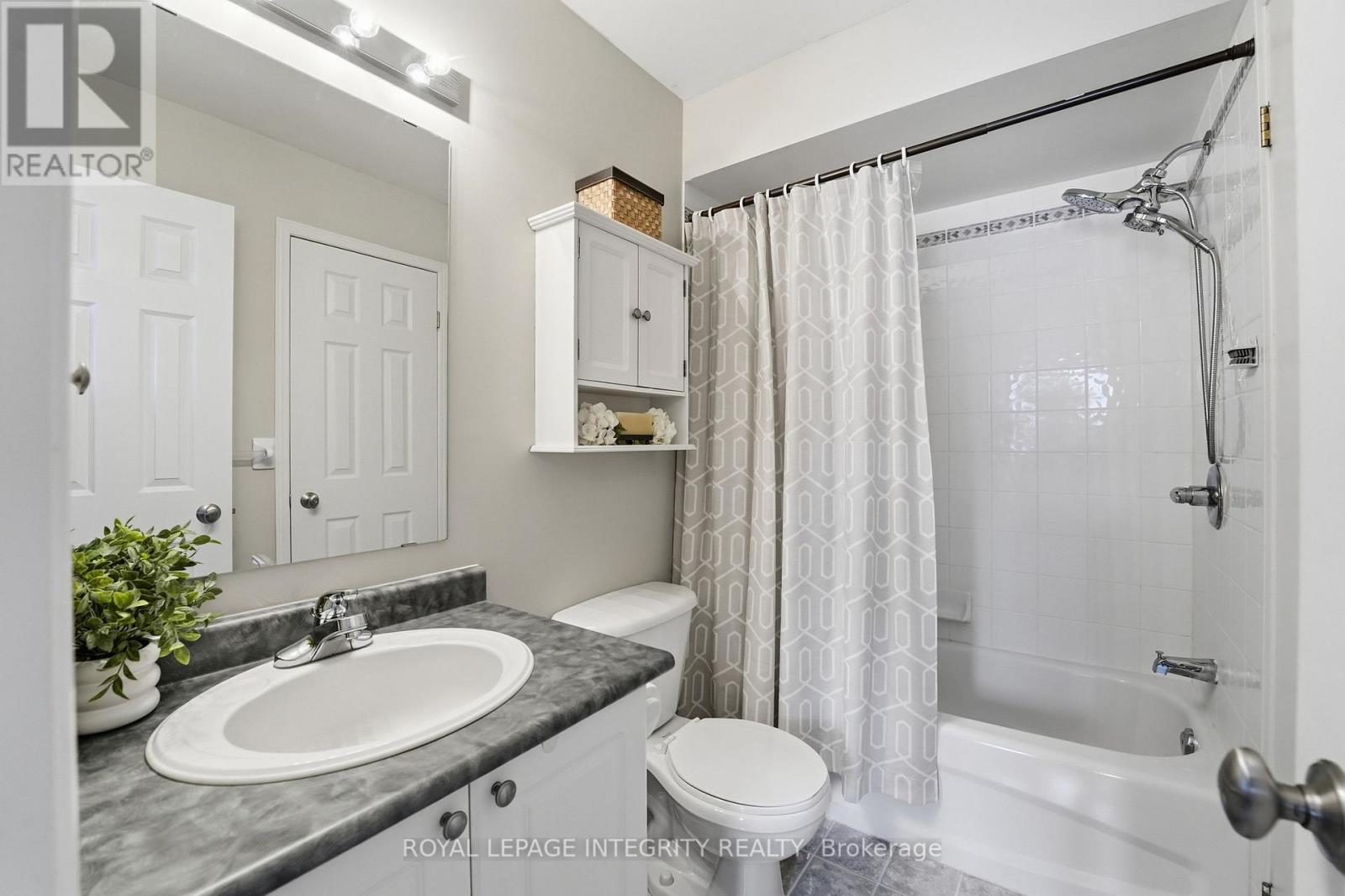 24 Yorkville Street — photo 26